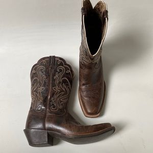 Ariat Square Toe Western Boot Size 8
